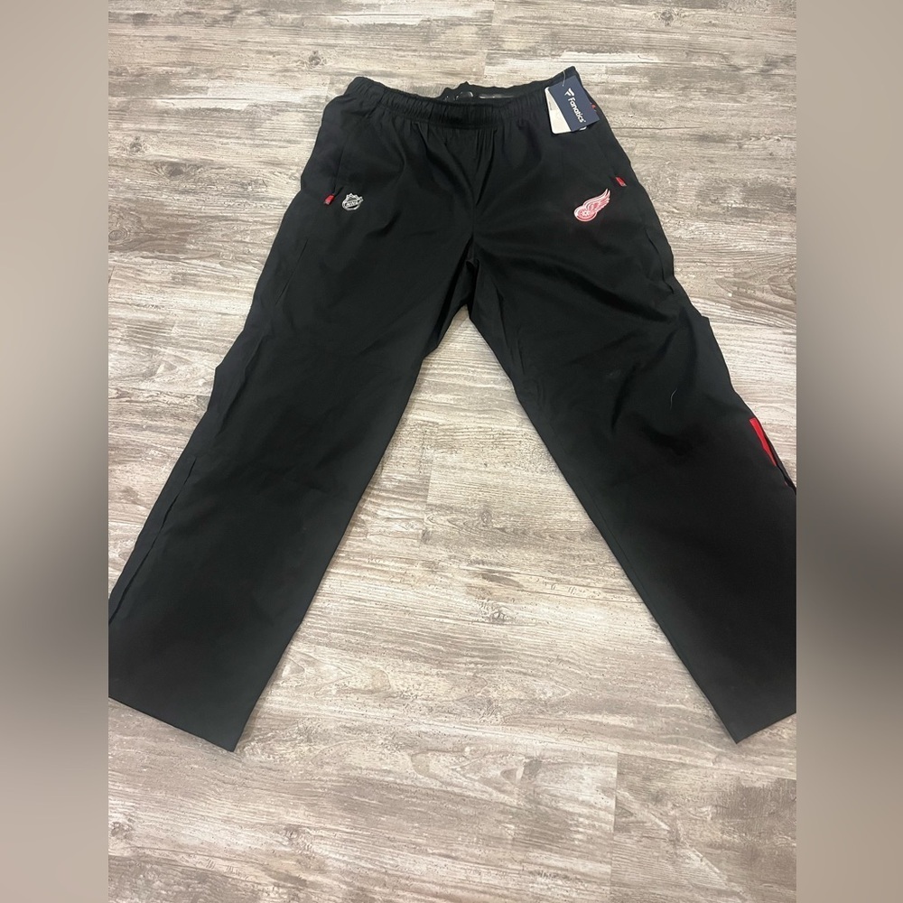 NWT‎ 2X NHL Red Wings Fanatics track pants with side zippers